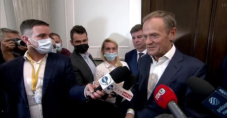 J. Kaczyński ma odejść z rządu. D. Tusk: To optymistyczny zwiastun.