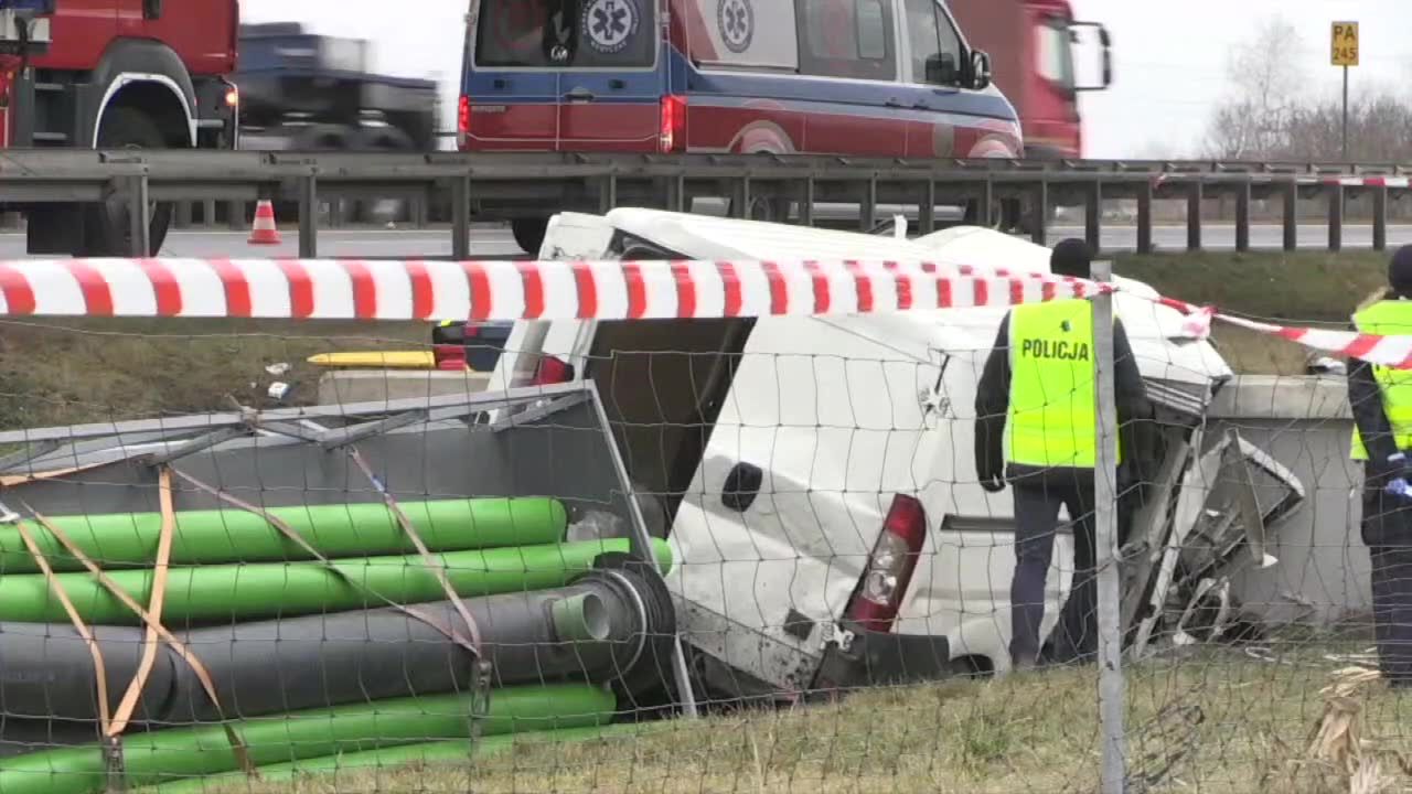 Wypadek busa na A4 w okolicach Krapkowic. Trzy osoby zginęły, a jedna została ciężko ranna.