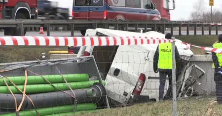 Wypadek busa na A4 w okolicach Krapkowic. Trzy osoby zginęły, a jedna została ciężko ranna.