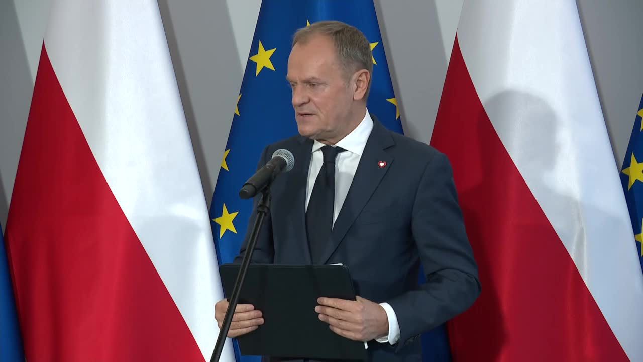 Wypłata 800 plus, podwyżki dla nauczycieli i audyt w ministerstwach – Tusk zapowiedział pierwsze decyzje swego przyszłego rządu