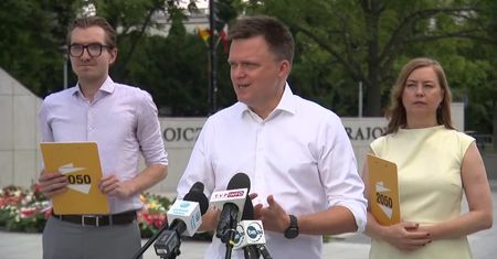 Hołownia: Morawiecki mówi o reparacjach, ale jak na stole leży 200 miliardów zł, to ich nie bierze