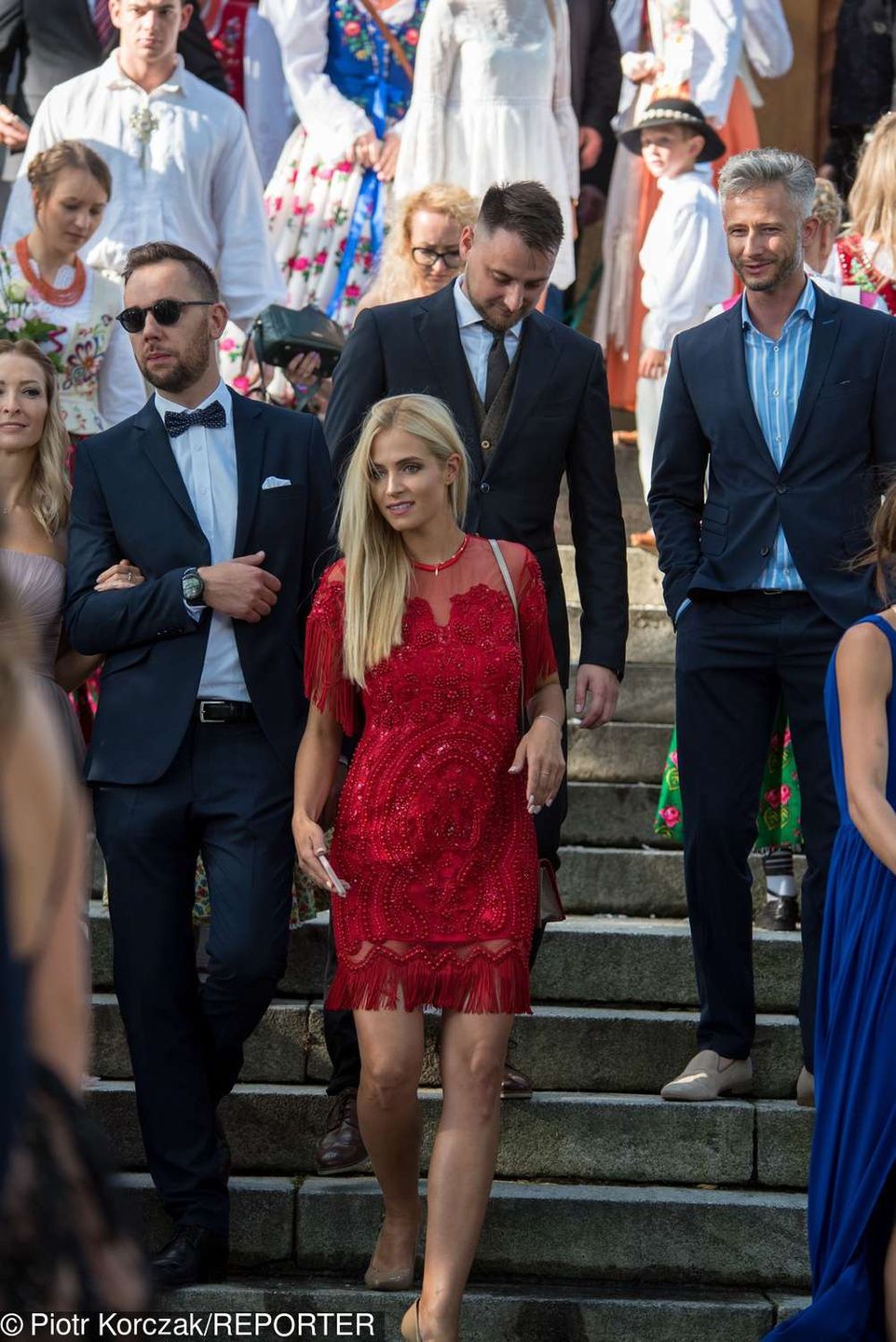 Rozalia Mancewicz z mężem na ślubie Pauliny Krupińskiej i Sebastiana Karpiela-Bułecki