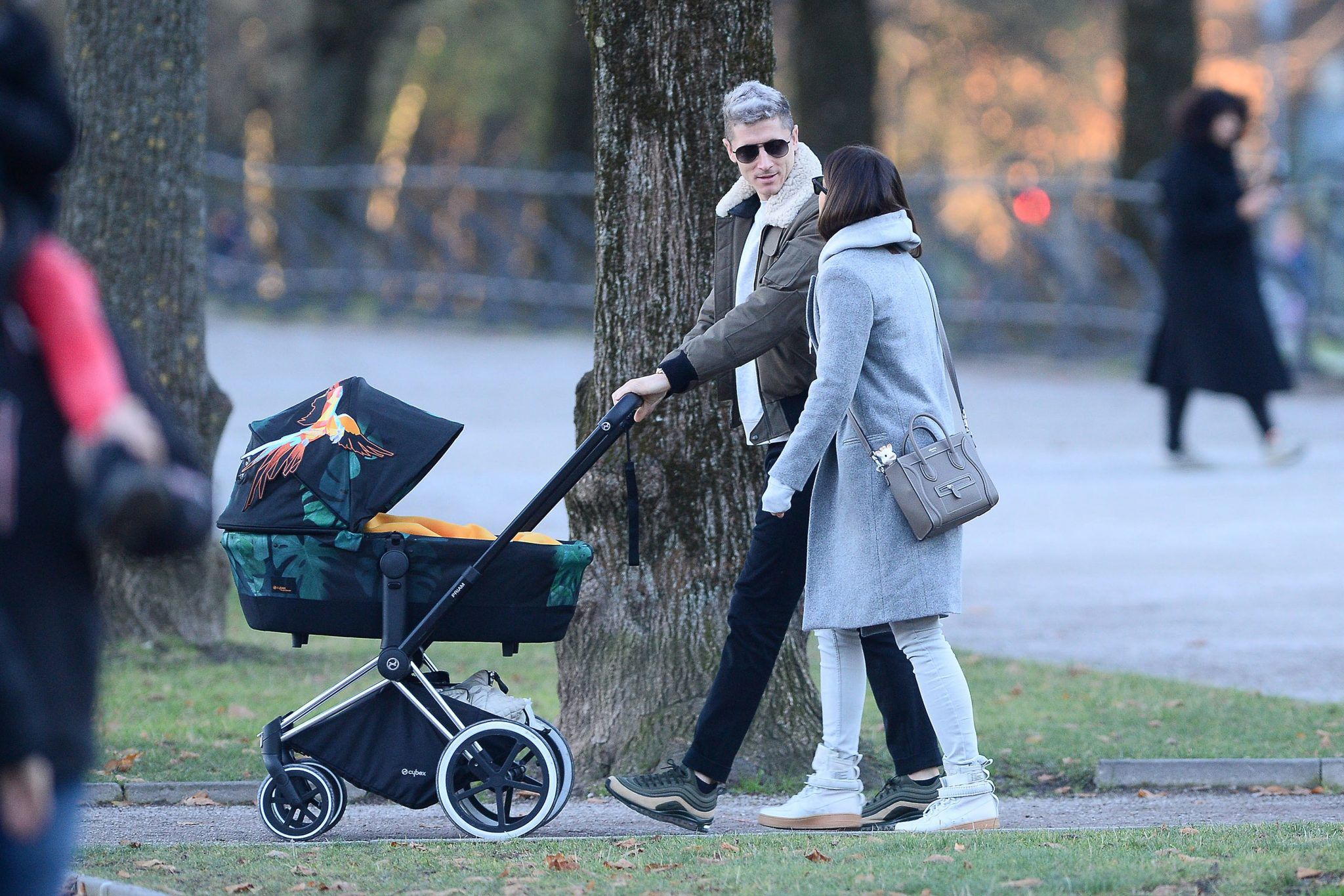 Robert i Ania Lewandowscy spacerują po centrum Monachium