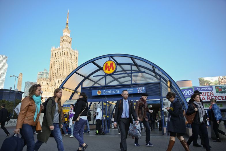 Unia sypnie pieniędzmi na warszawskie metro