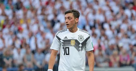 Chińska wersja PES 2020 bez Mesuta Özila