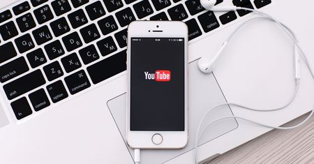 YouTube na Androida z ciemnym motywem. Nowość już u pierwszych użytkowników