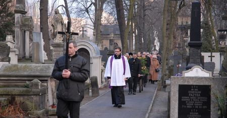 Ludzie się targują, są gotowi zrezygnować z trumny. Branża pogrzebowa nie pamięta tak trudnych czasów