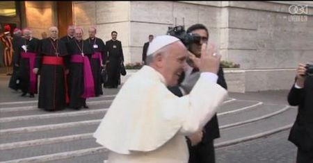 Synod kończy się brakiem porozumienia w sprawie rozwodników i gejów