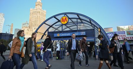 Unia sypnie pieniędzmi na warszawskie metro