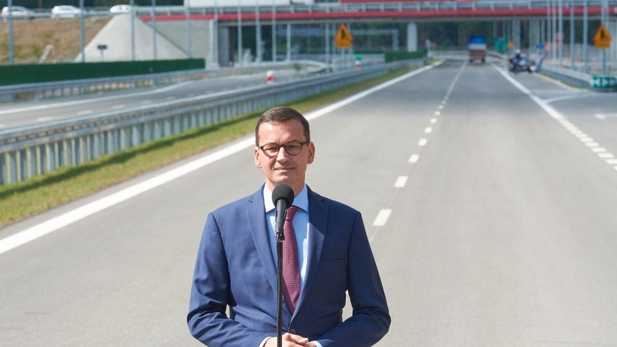 Premier Mateusz Morawiecki otworzył kolejny odcinek trasy S3 między Nową Solą a Kazimierzowem.