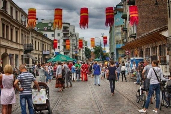 Koncerty, warsztaty gwary warszawskiej i spacery po Pradze. Trwa festiwal Otwarta Ząbkowska