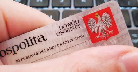 Wybory bez plastikowego dowodu? Ministerstwo Cyfryzacji przypomina