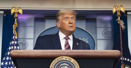 Wybory w USA. Telewizje przerwały wystąpienie Trumpa. Teraz go punktują
