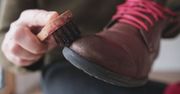 Jak zaimpregnować buty? Wetrzyj to w powierzchnię, a nie przemokną