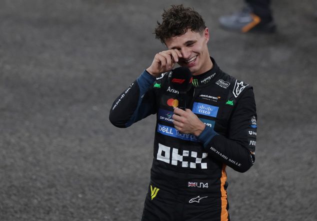 Lando Norris nie ukrywał łez po zdobyciu tytułu (fot. PAP/ALI HAIDER)