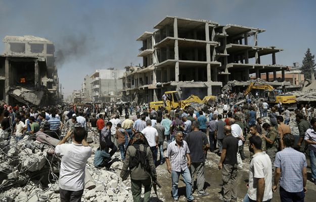 Zamach na północy Syrii, przy tureckiej granicy - zginęły 44 osoby