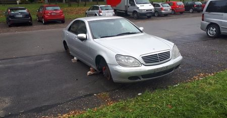 Przykuł uwagę sąsiadów, rozbierając auto na części. Okazało się, że jest poszukiwany