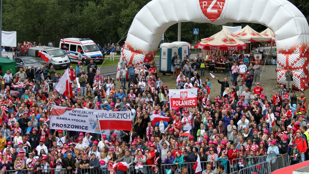 Zdjęcie okładkowe artykułu: WP SportoweFakty / Kacper Kolenda / Na zdjęciu: kibice pod skocznią w Wiśle