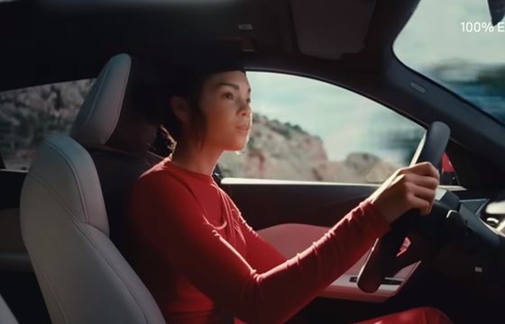 Wirtualna influencerka Lil Miquela reklamuje BMW