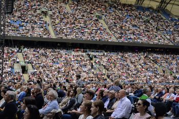 Magiczny wieczór z Andreą Bocellim w Poznaniu. Tłumy fanów muzyki na stadionie miejskim na koncercie wybitnego tenora!
