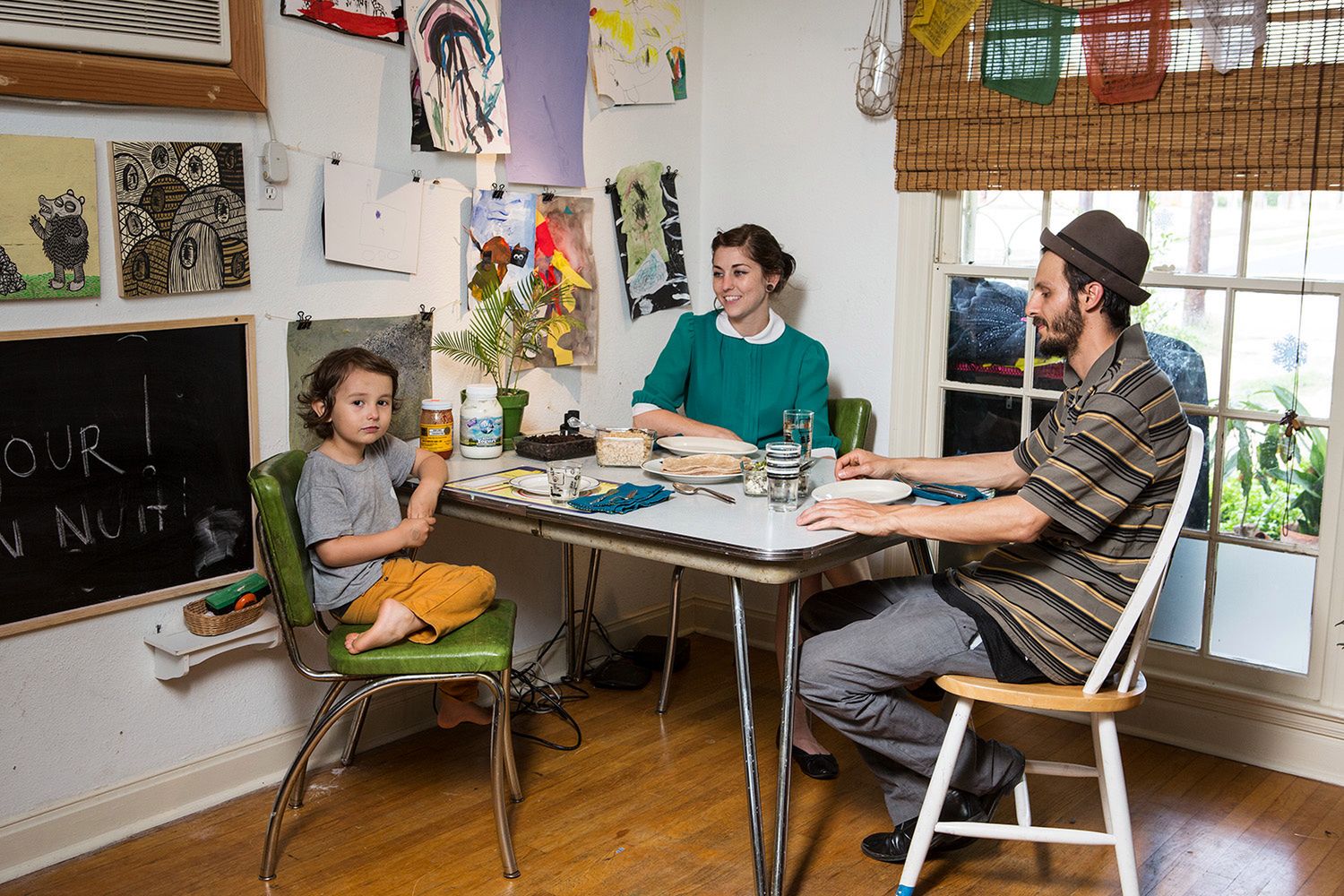 Dokumentalne portrety pokazują zwyczaje ludzi podczas kolacji w dni powszednie 13