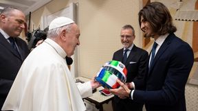 F1: Alfa Romeo z wizytą u papieża. Franciszek otrzymał kask od Antonio Giovinazziego, zabrakło Roberta Kubicy