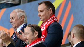 Były uściski, radość i miłe słowa. Prezydent Duda odwiedził polskich piłkarzy w szatni