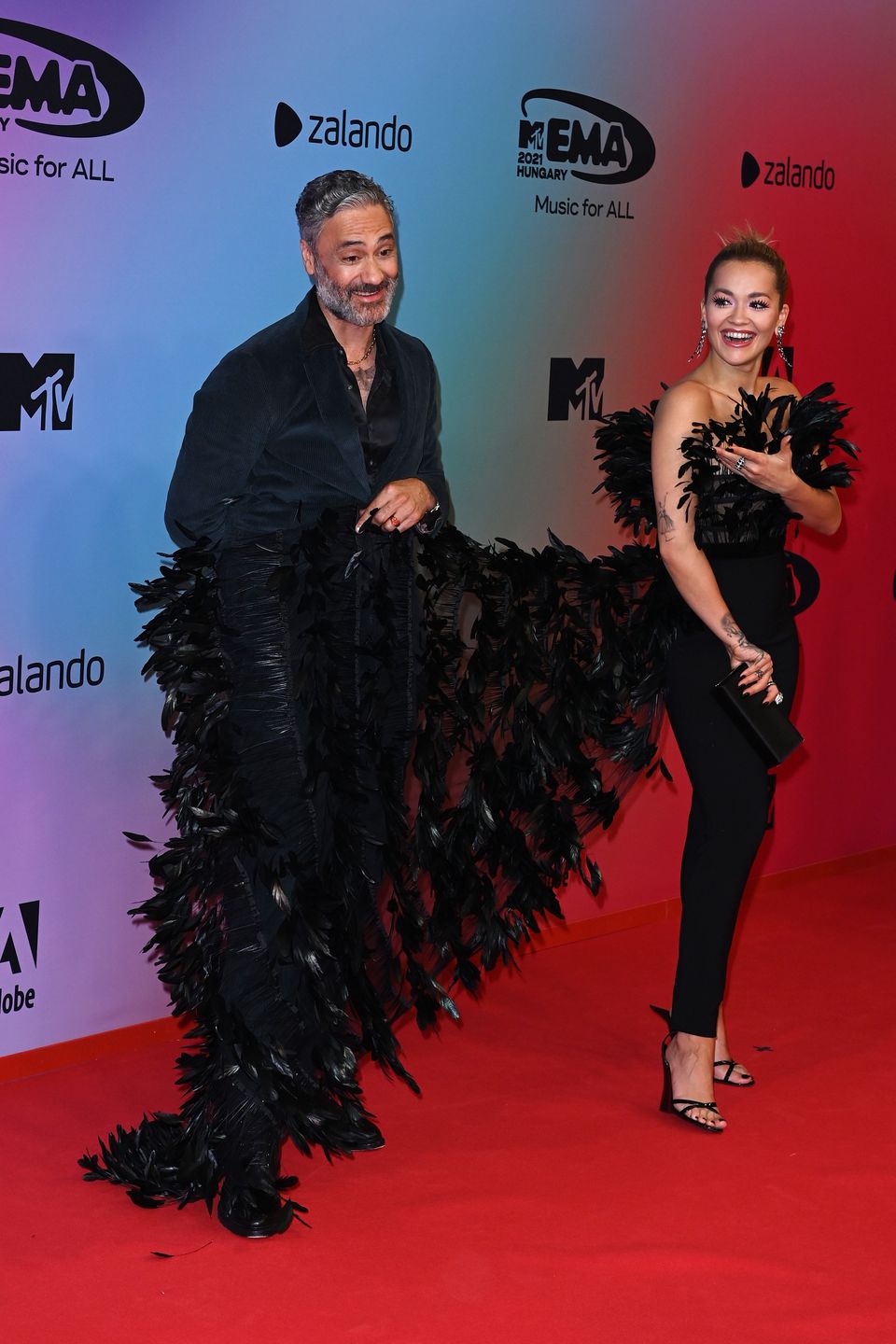 Rita Ora i Taika Waititi na MTV EMA 2021