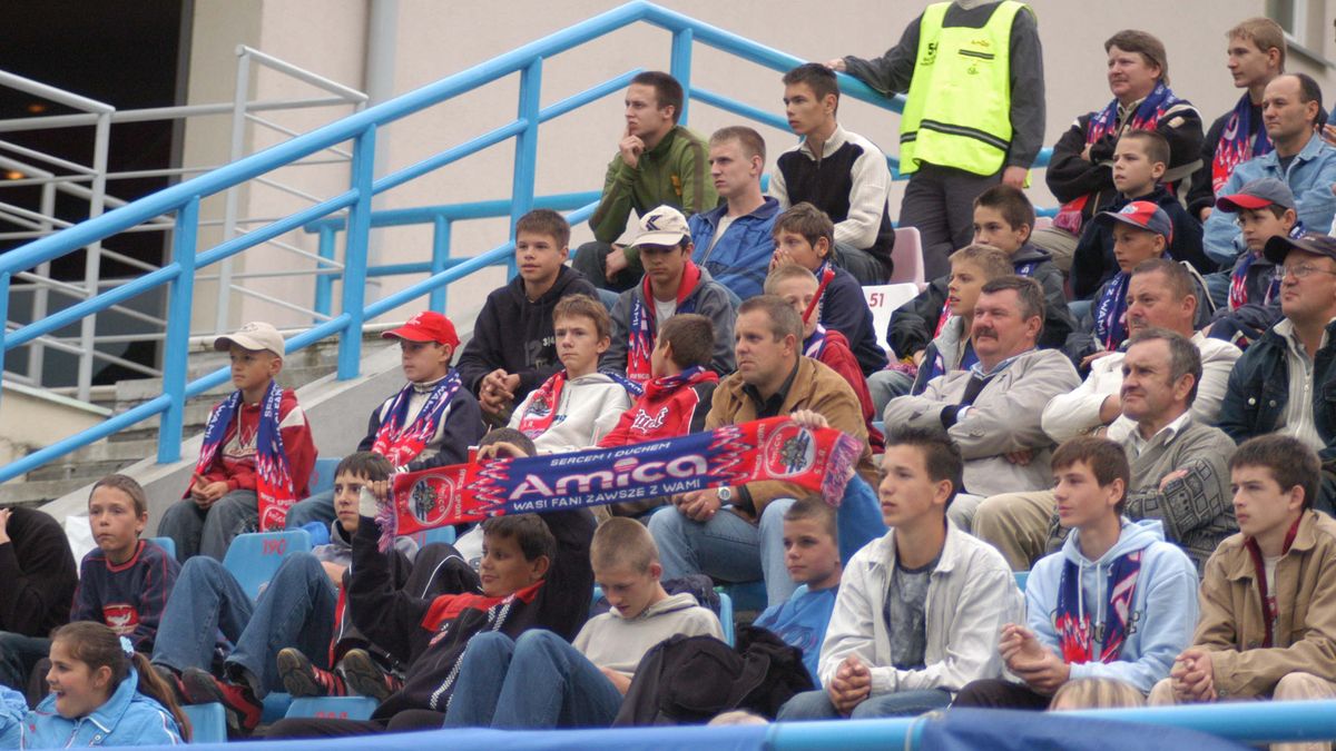 Newspix / MACIEJ GILLERT / AGENCJA PRZEGLAD SPORTOWY / Na zdjęciu: kibice Amiki Wronki