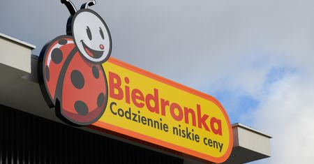 Biedronka w ogniu krytyki. Poszło o ceny masła i mleka