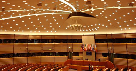 Rozliczamy europosłów: Jak głosowali w najważniejszych sprawach