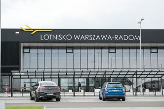 Lotnisko Warszawa-Radom przedstawia liczby. Pokazuje, ilu pasażerów już odprawiło