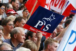 Garnitury, garsonki i balowe suknie Lichockiej. Opisał kulisy imprezy PiS