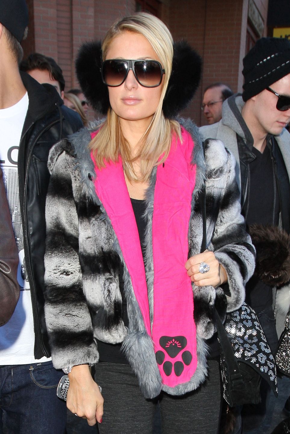 Paris Hilton debiutuje z nowym głosem