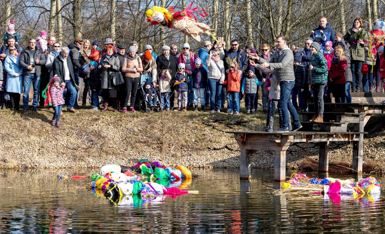 Topienie Marzanny. Dlaczego w ten sposób rozpoczynamy wiosnę?