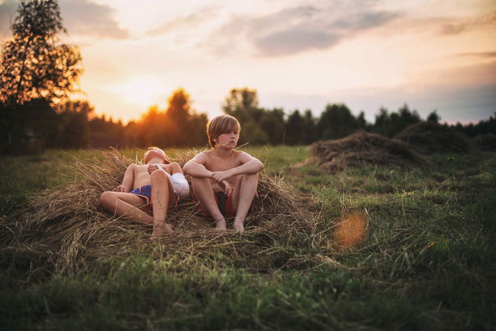 Fotografie Izabeli Urbaniak cechuje niesamowite wyważenie. Widać także ogromną cierpliwością artystki. Ponadto, fotografka jest także doskonałym obserwatorem, dzięki czemu może poświęcać wiele czasu swoim pociechom i jednocześnie dokumentować ich życie, tworząc świetną pamiątkę.