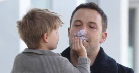 Ben Affleck i Jennifer Garner z synkiem na spacerze. Do kogo podobny? [zdjęcia]
