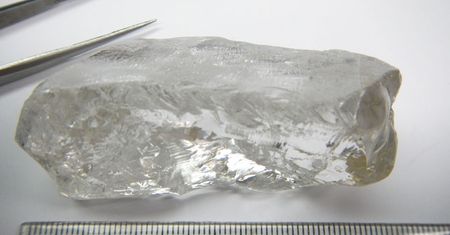 Waży 404 karatów. Wydobyto diament wart ponad 12 mln euro