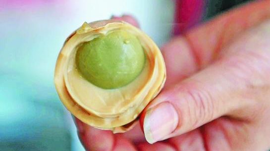 WTF?! Chińczycy jedzą jajka gotowane w ludzkim moczu 1