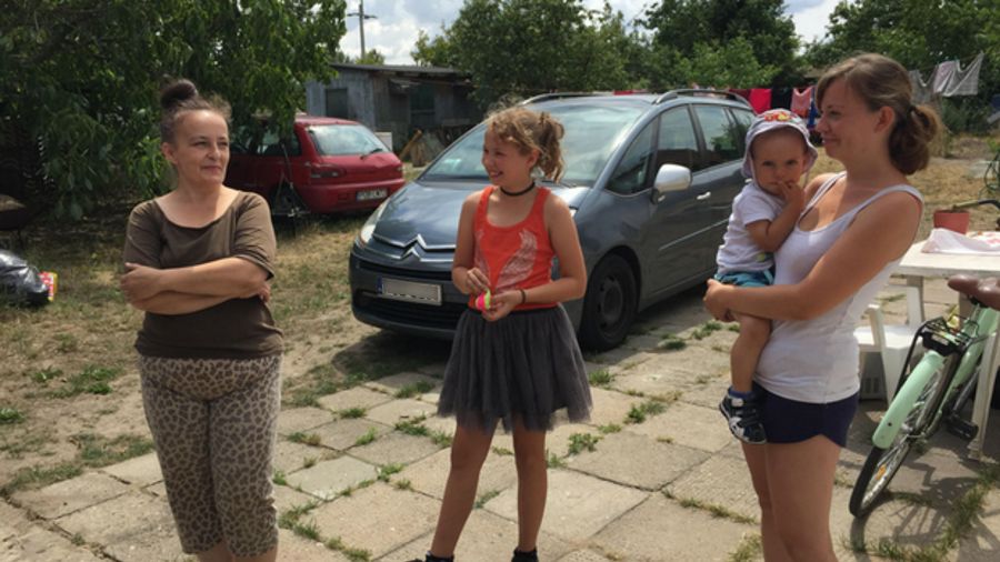 Zamek w Puszczy Noteckiej budzi kontrowersje w całej Polsce, ale nie we wsi Stobnica. - Wreszczcie coś się dzieje - mówią mieszkańcy