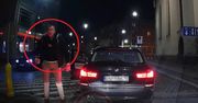 Agresor w bmw. Wyskoczył z pizzą w ręku. Nagranie z Nysy