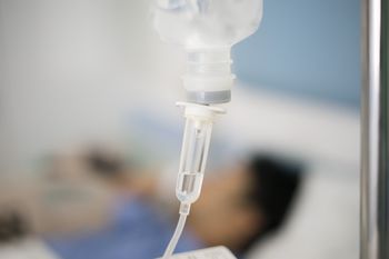 Julia miała 16 lat, gdy lekarze zdiagnozowali u niej ostrą białaczkę. "Ogarnęła mnie panika, zwątpienie i strach o przyszłość"