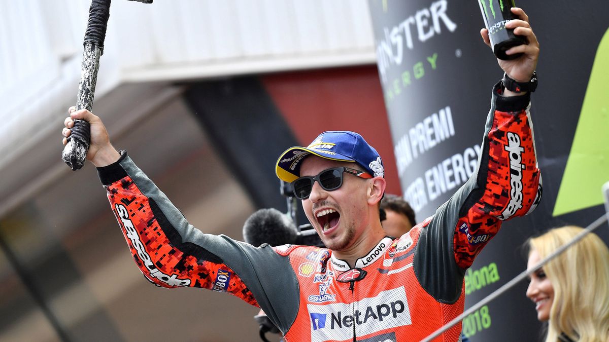 Materiały prasowe / Michelin / Na zdjęciu: Jorge Lorenzo po wygranej w Grand Prix Katalonii