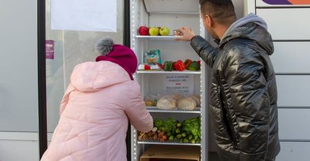 Nadmiar jedzenia po świętach - zanieś żywność do lodówki społecznej!