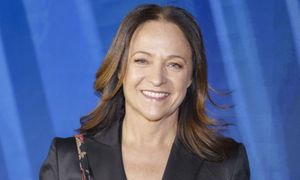 Postawiła na minimalistyczną elegancję. Kolor to nie przypadek