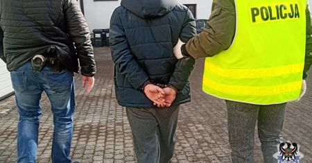 Wałbrzych. Byli bez maseczek. Zaatakowali policjantów