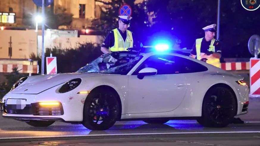 Warszawa. Kierował pojazdem, choć stracił prawo jazdy. Pod kołami jego porsche zginął niepełnosprawny mężczyzna. We wtorek prokuratura postawiła mężczyźnie zarzuty
