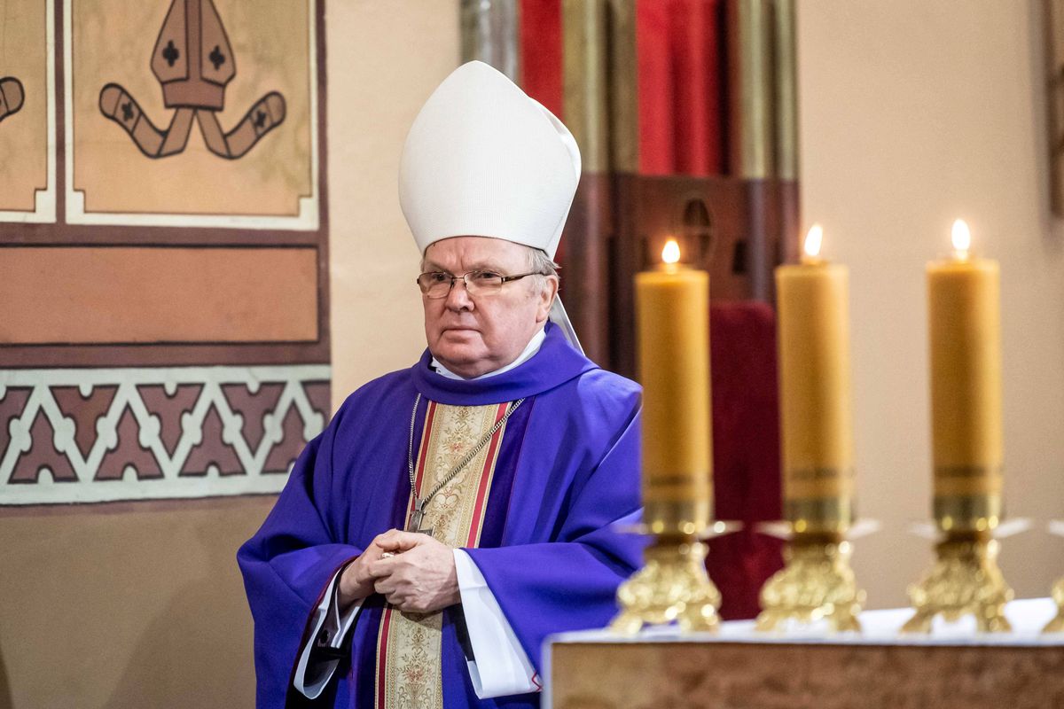 Decyzja dotycząca miejsca pochówku arcybiskupa Mariana Gołębiewskiego nie została podjęta przez Konferencję Episkopatu Polskiego