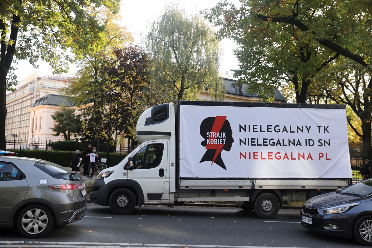 Wyrok TK w sprawie aborcji. Prawniczki: "Nielegalny, ale wywoła efekt mrożący"