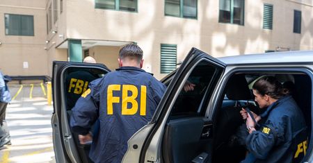 Hakerzy twierdzą, że mają dane niemal wszystkich agentów FBI. Agencja bada incydent